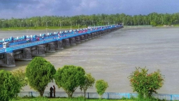 উজানের ঢলে তিস্তার পানি বিপদসীমার কাছাকাছি